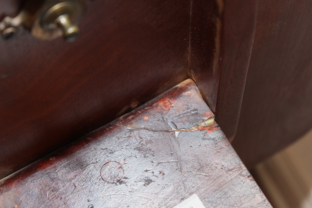 Antique Flame Mahogany Tilt-Top Table