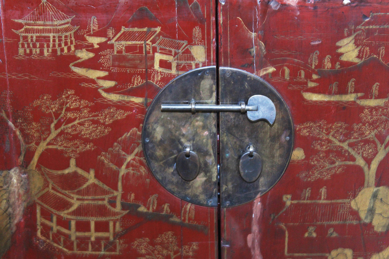 Chinoiserie Red Lacquered Cabinet