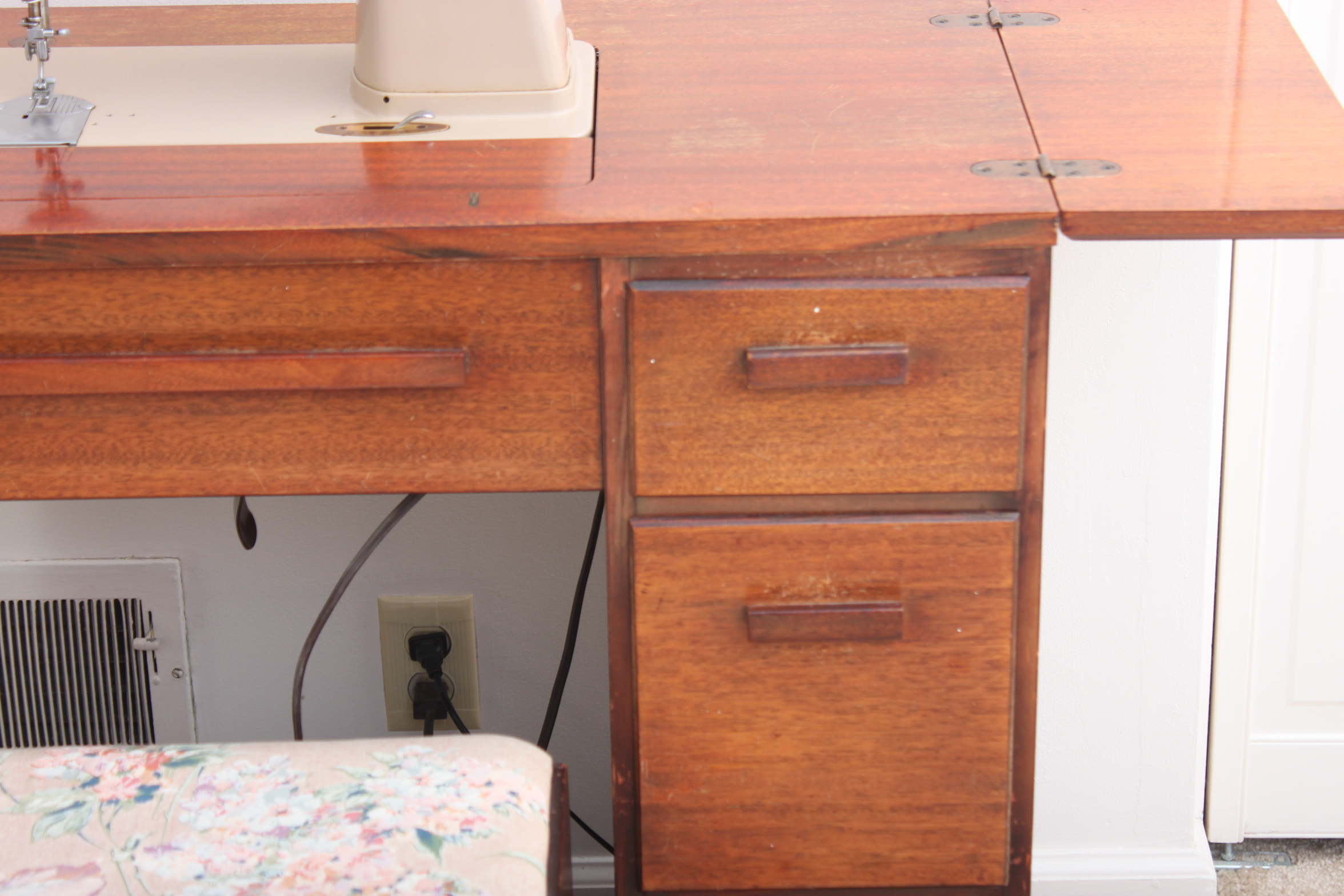 Vintage Singer Model 500A Sewing Machine with Sewing Table