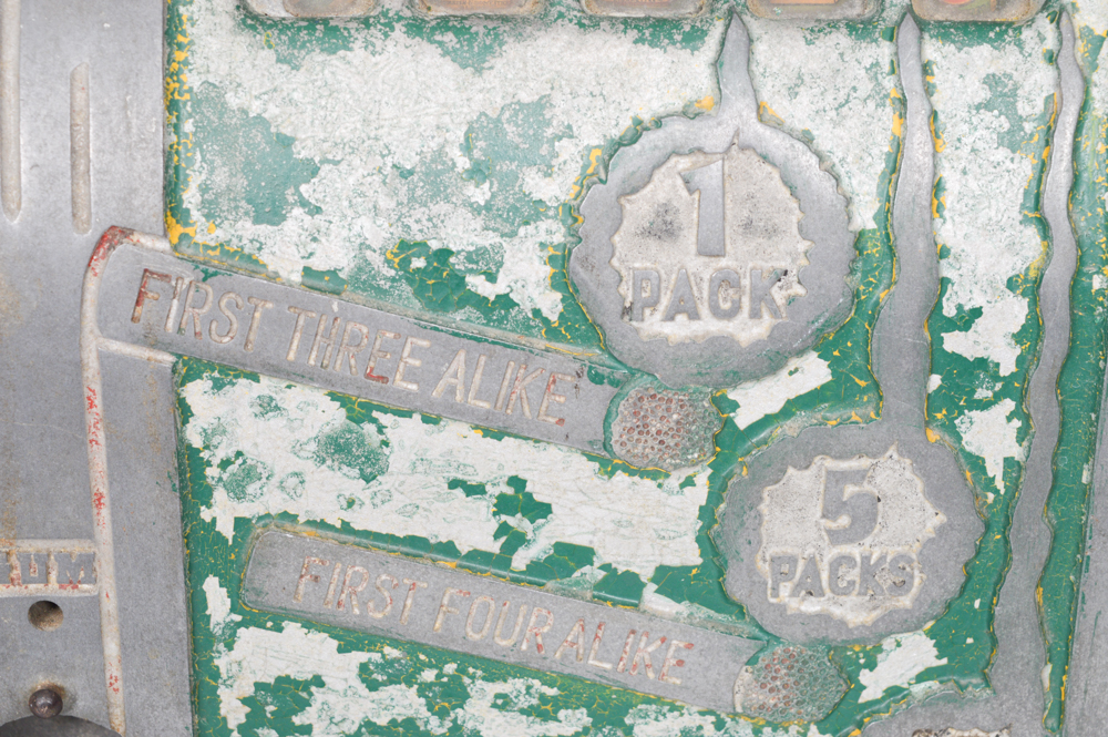 Vintage Smoke Reels Gum Vendor Slot Machine