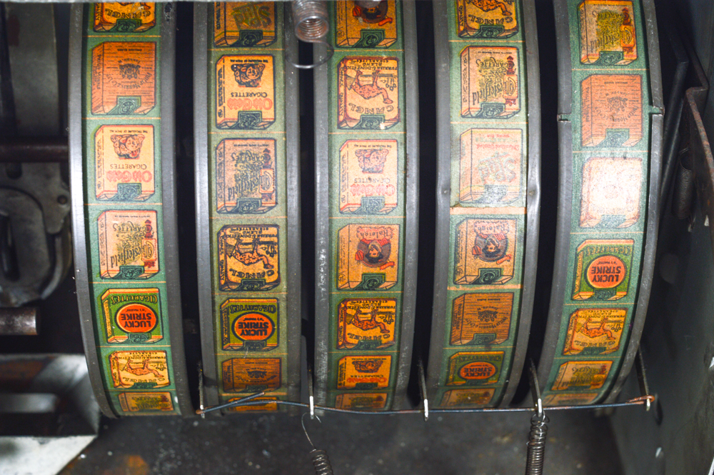 Vintage Smoke Reels Gum Vendor Slot Machine