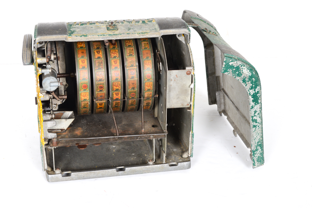 Vintage Smoke Reels Gum Vendor Slot Machine