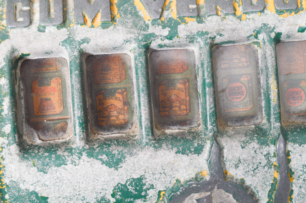 Vintage Smoke Reels Gum Vendor Slot Machine