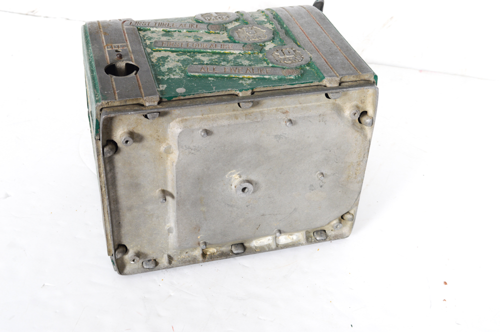 Vintage Smoke Reels Gum Vendor Slot Machine