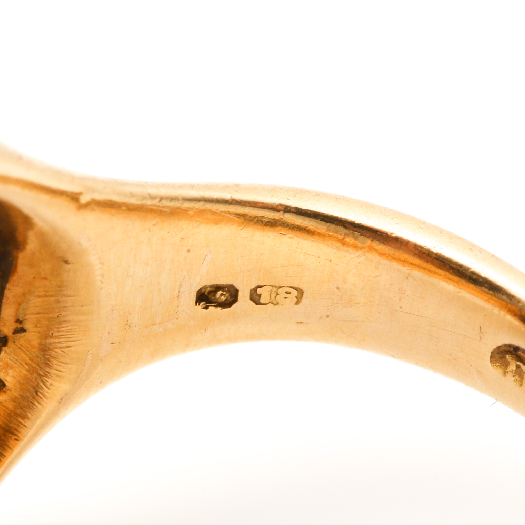 Circa 1918 Deakin & Francis English 18K Yellow Gold Lapis Lazuli Ring