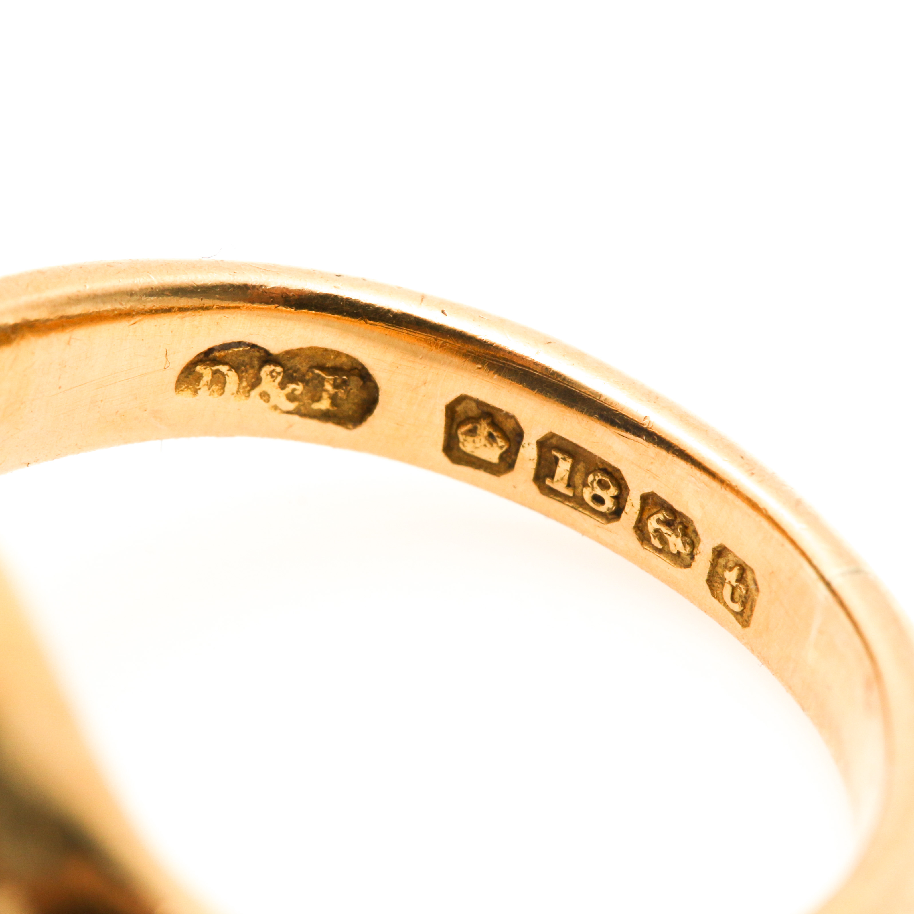 Circa 1918 Deakin & Francis English 18K Yellow Gold Lapis Lazuli Ring