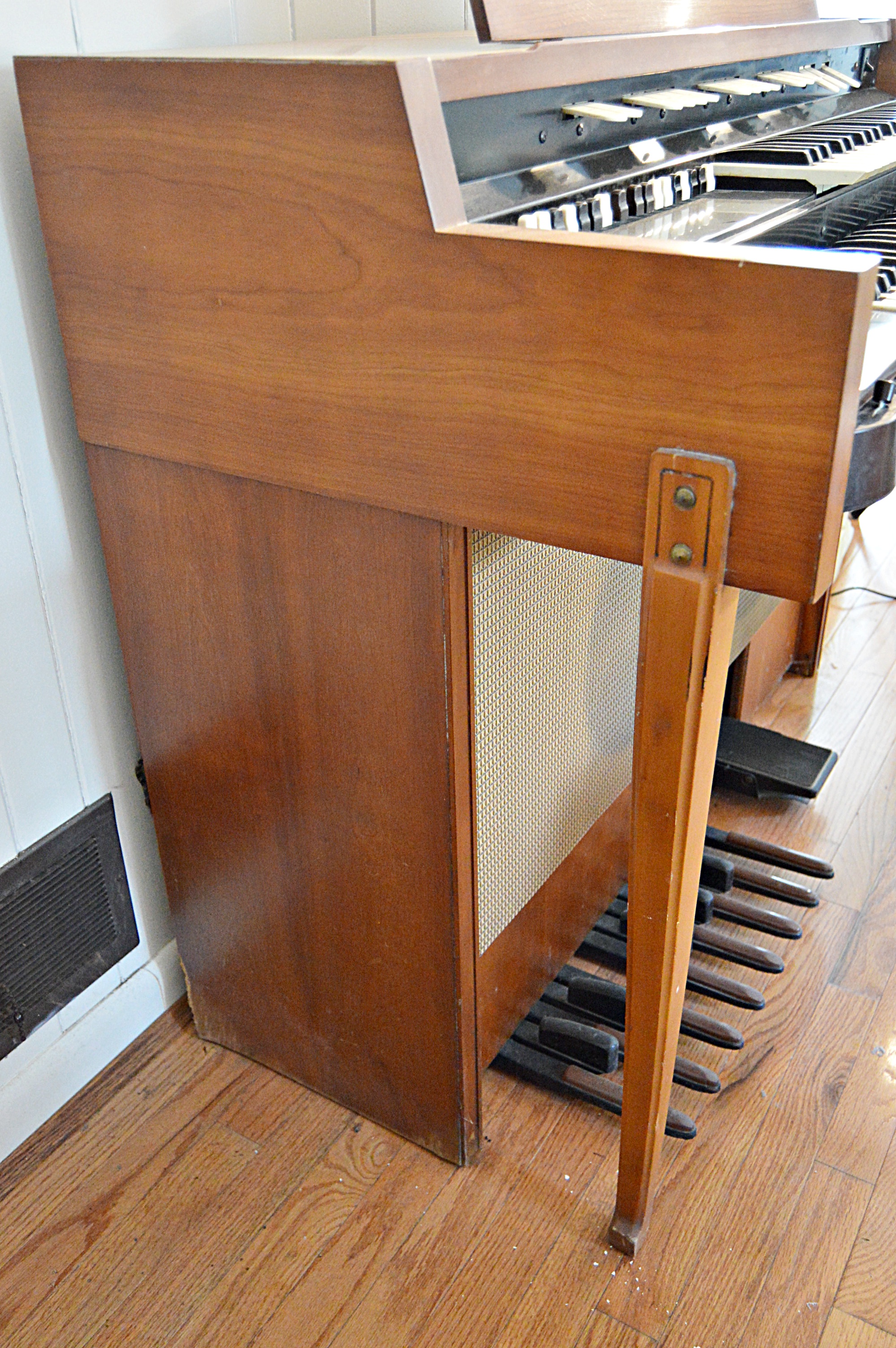 Hammond Console Organ and Bench
