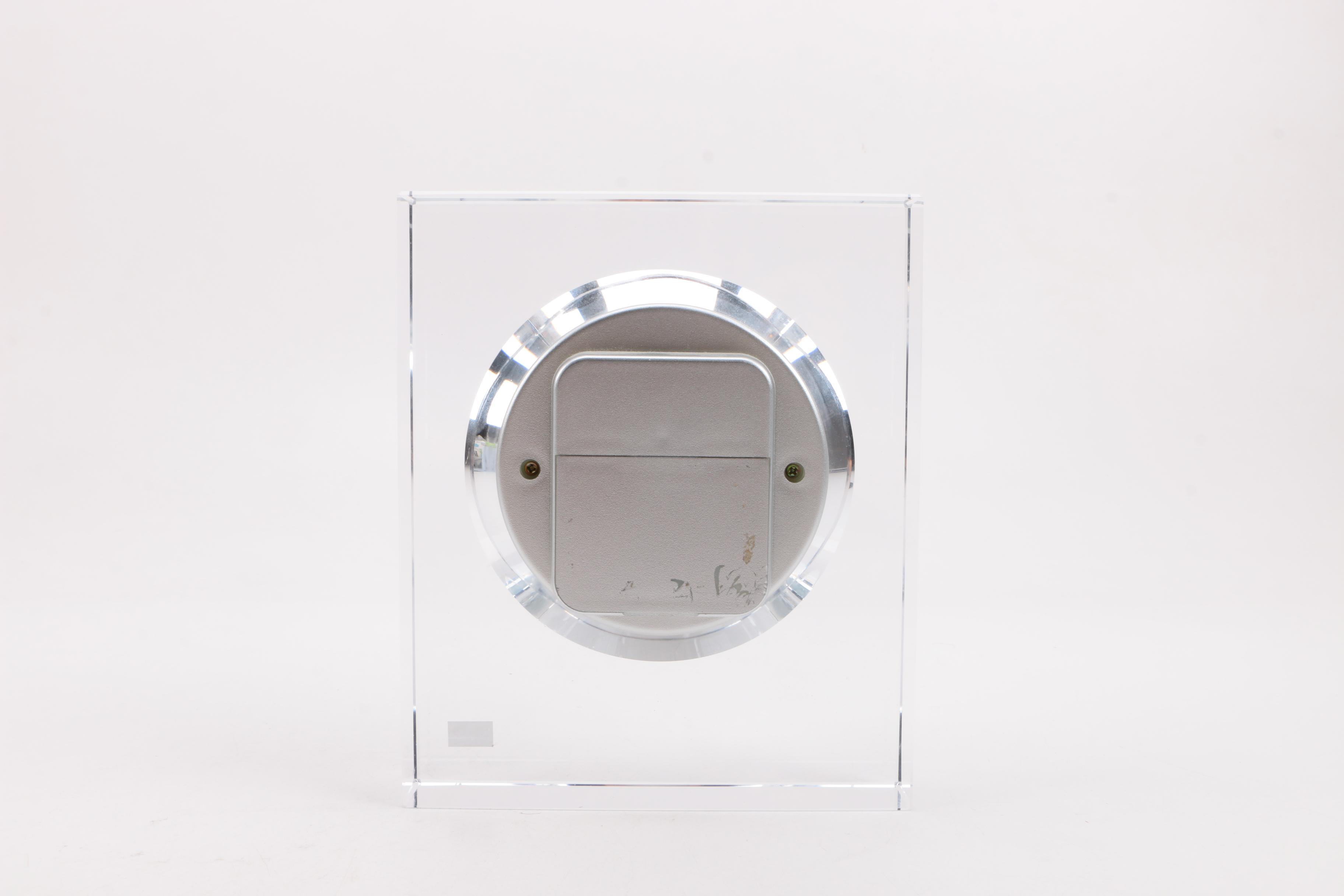 Modern Hoya Museum Crystal Clock