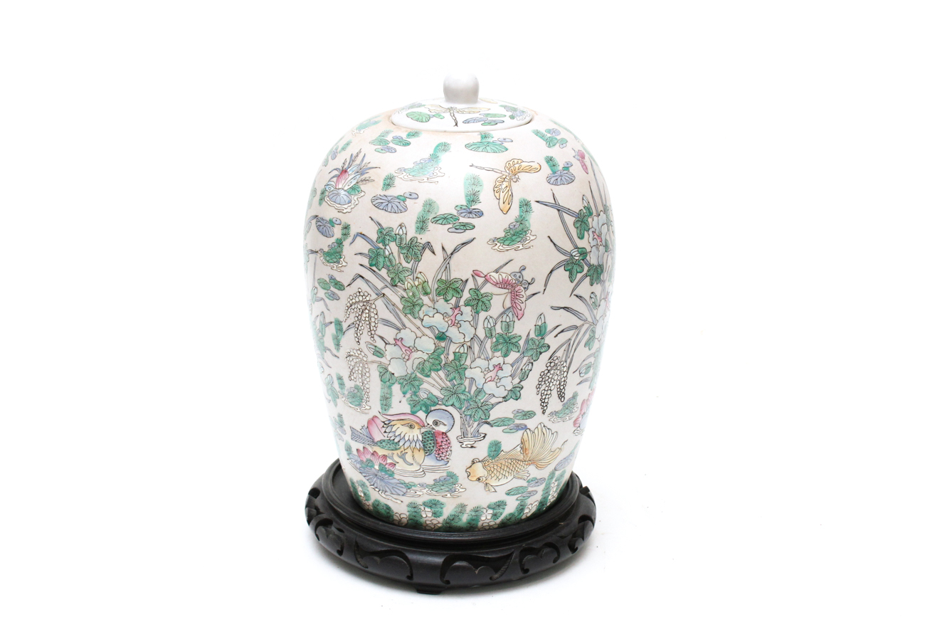 Large Lidded Chinese Urn