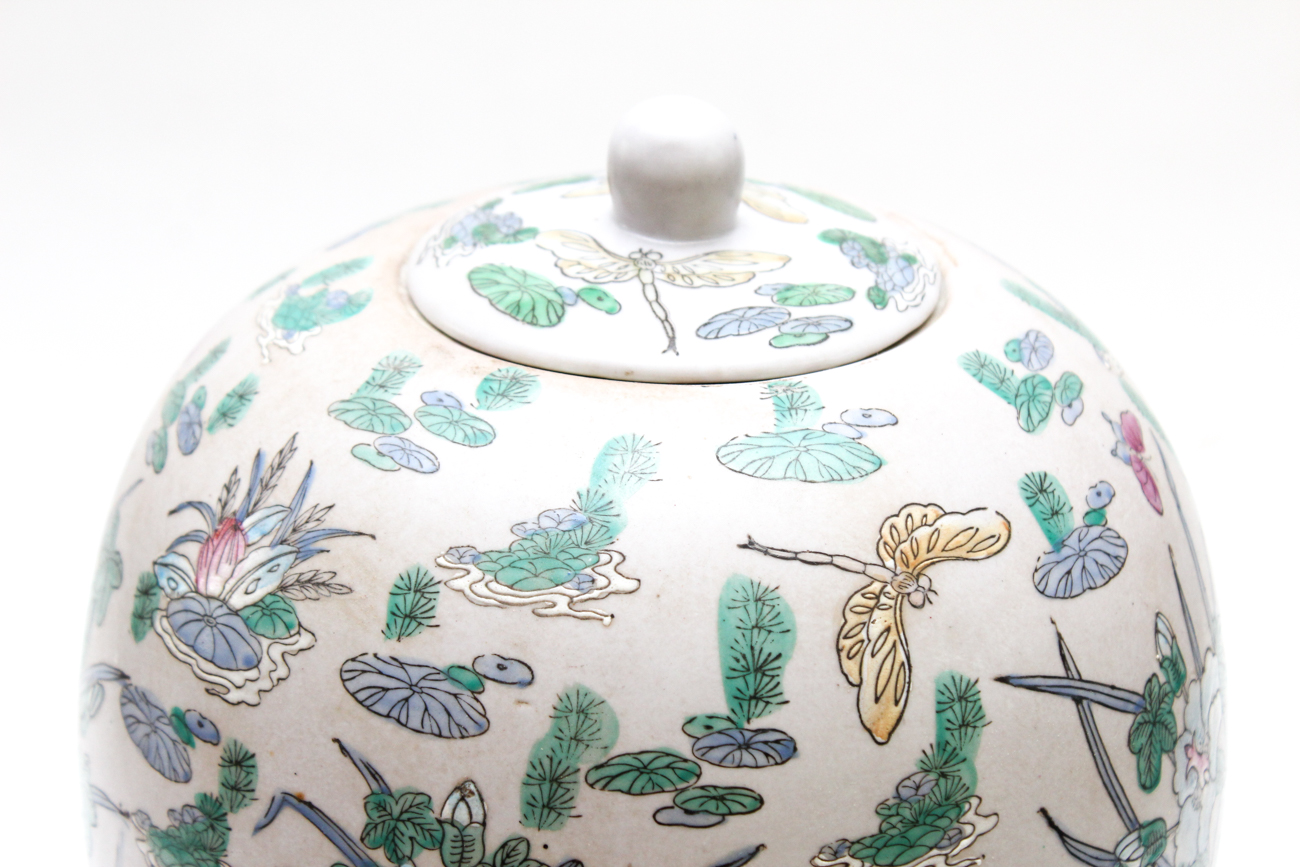 Large Lidded Chinese Urn