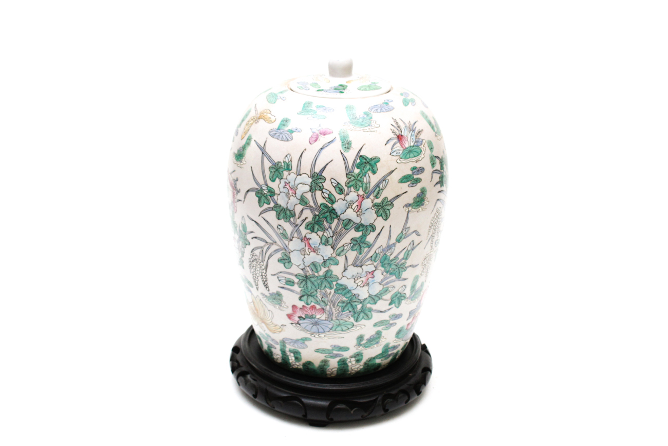 Large Lidded Chinese Urn