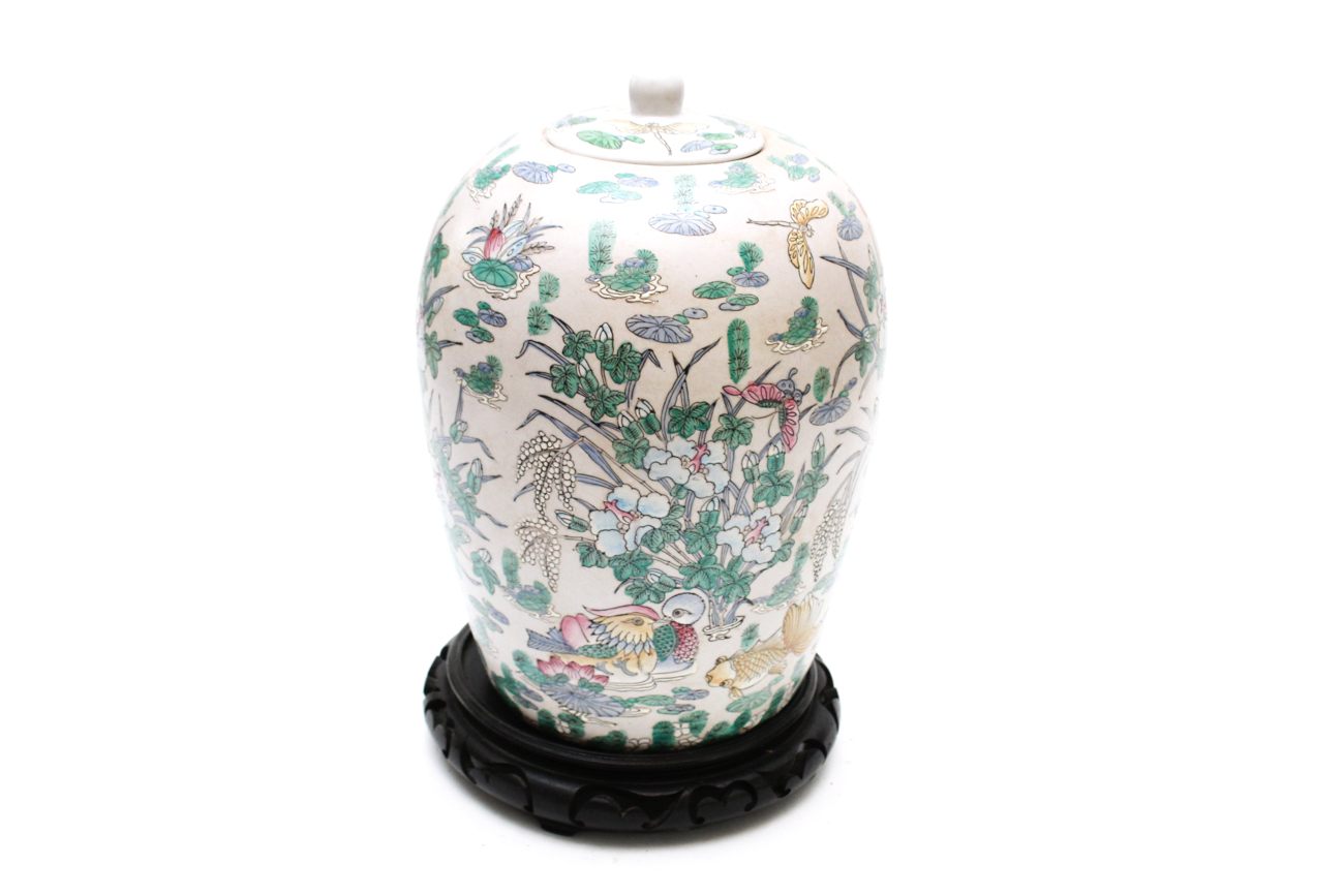 Large Lidded Chinese Urn