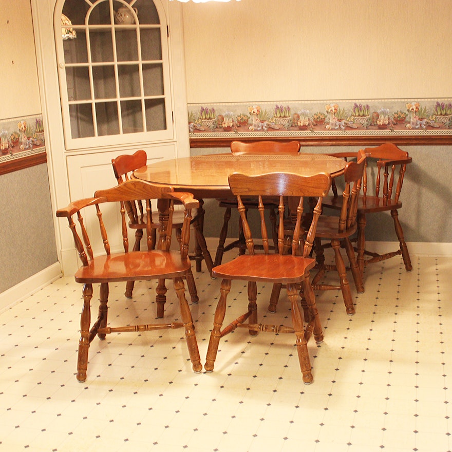 Vintage Traditional Style Dining Table and Chairs