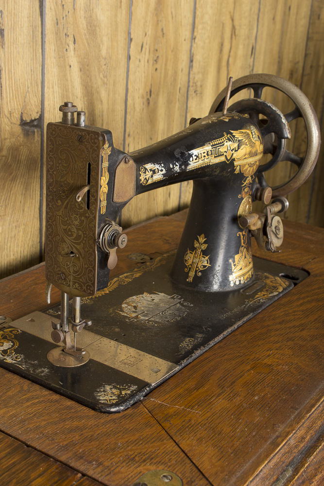 Semi-Antique Singer Sewing Machine and Treadle Table
