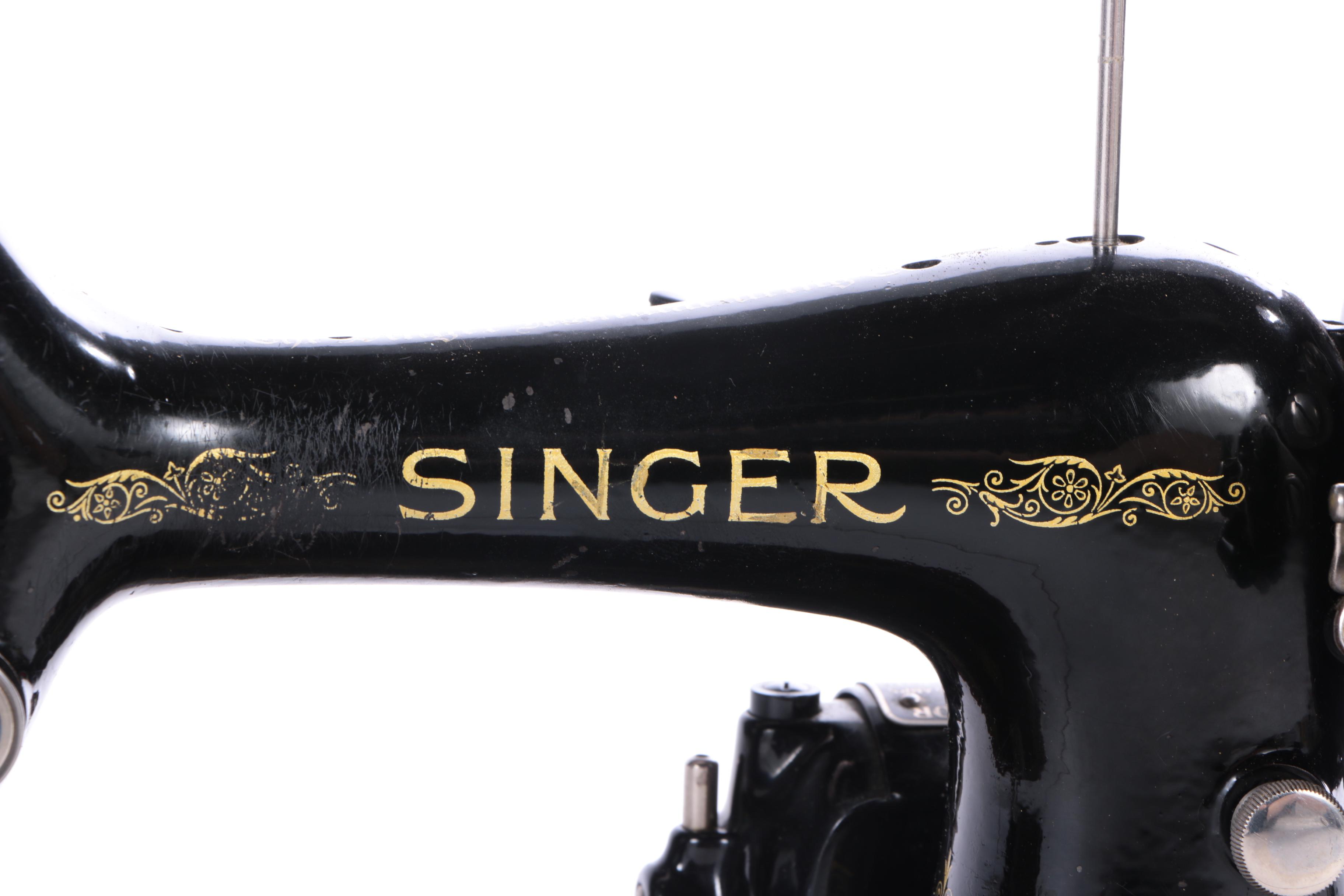 Vintage Singer Sewing Machine in Case