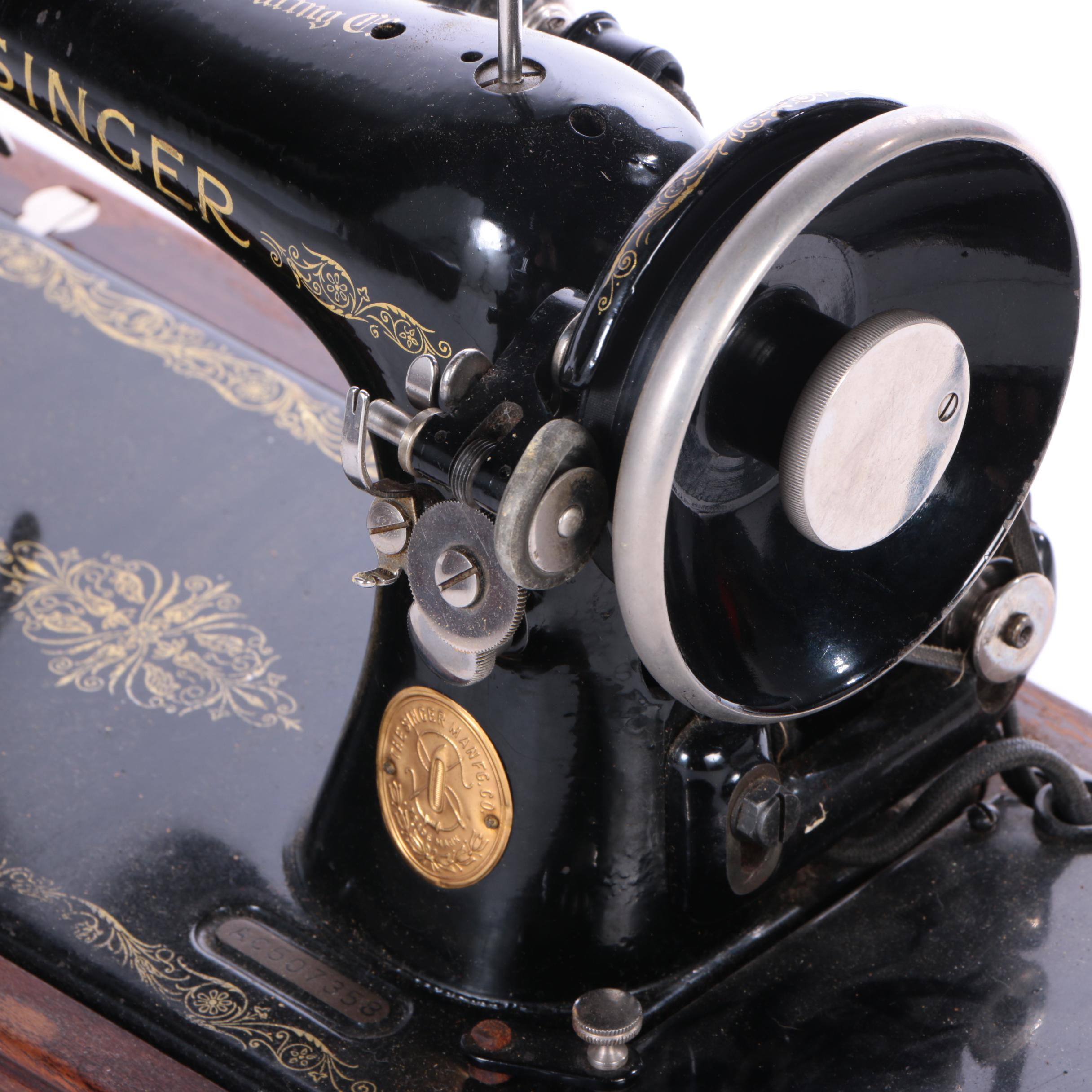 Vintage Singer Sewing Machine in Case