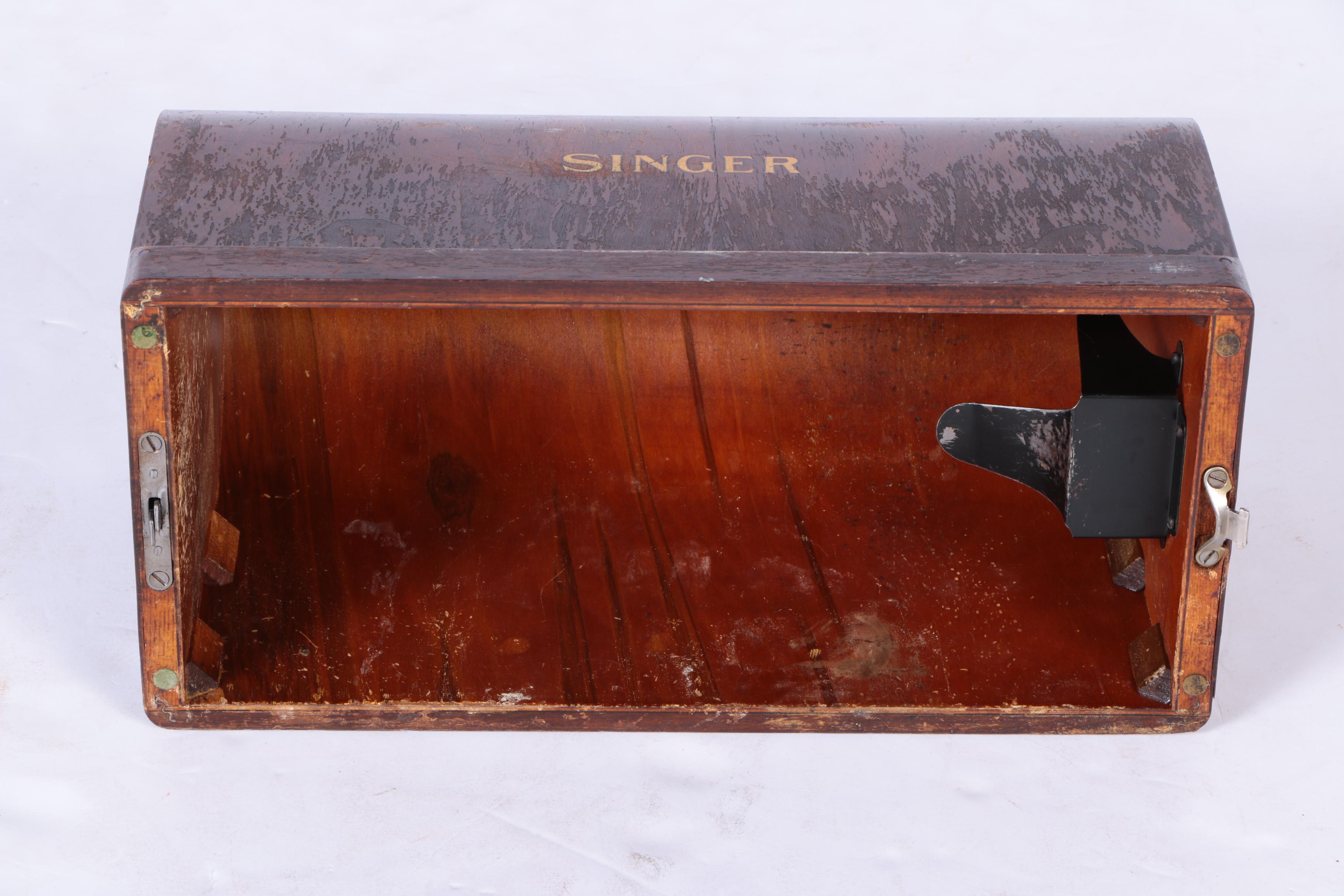 Vintage Singer Sewing Machine in Case