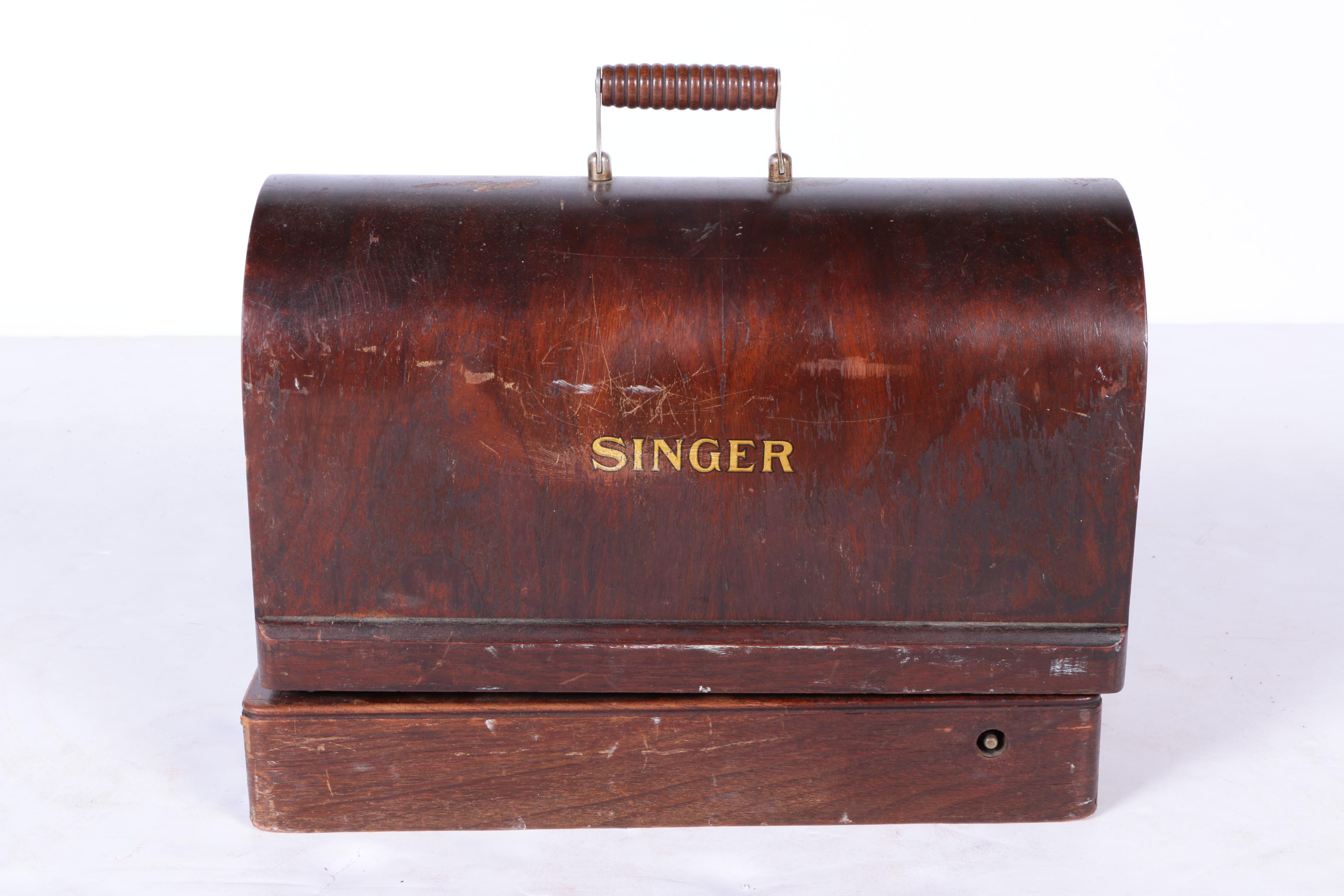 Vintage Singer Sewing Machine in Case