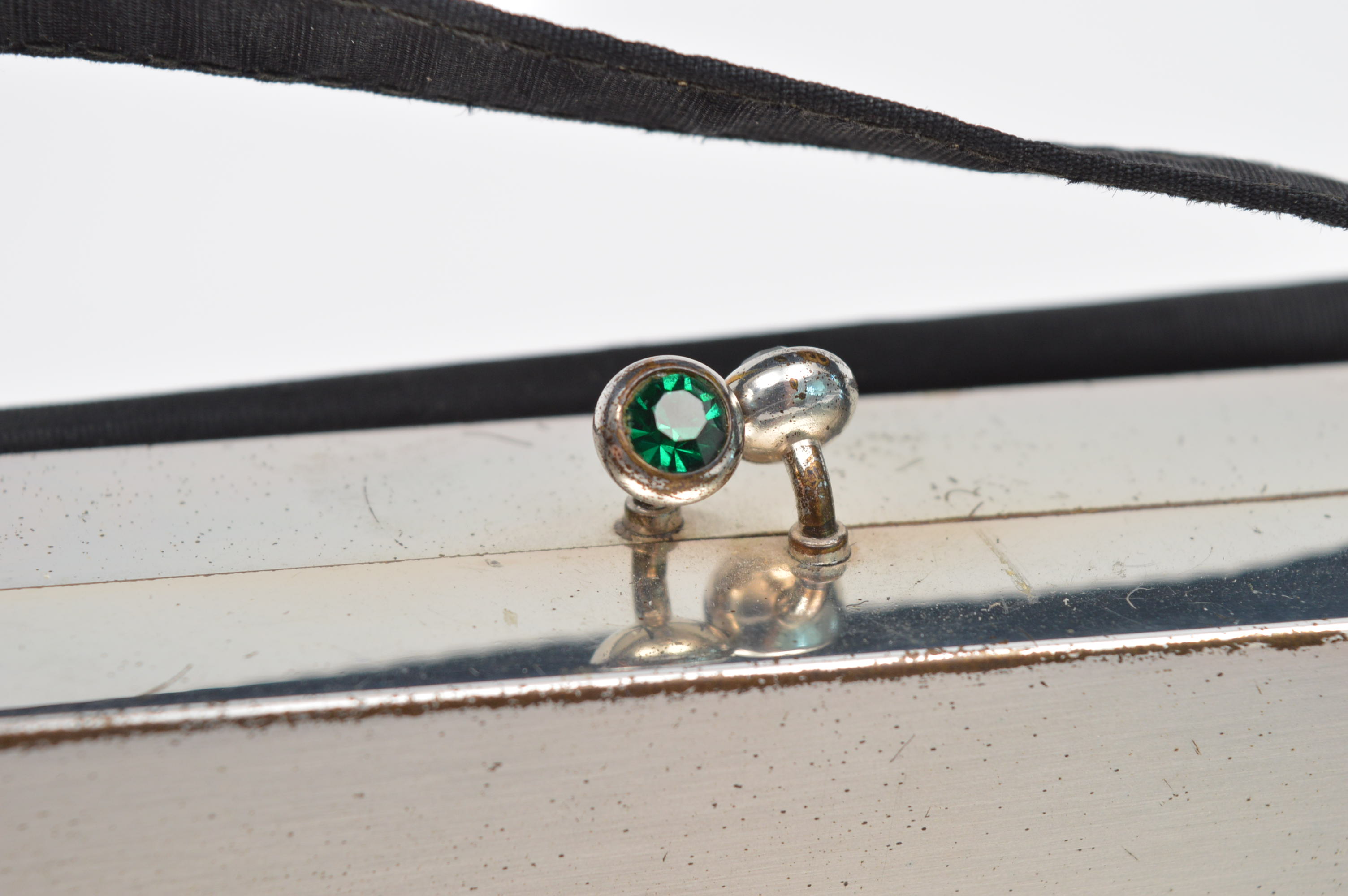 Volupte Compact Case with Carrier