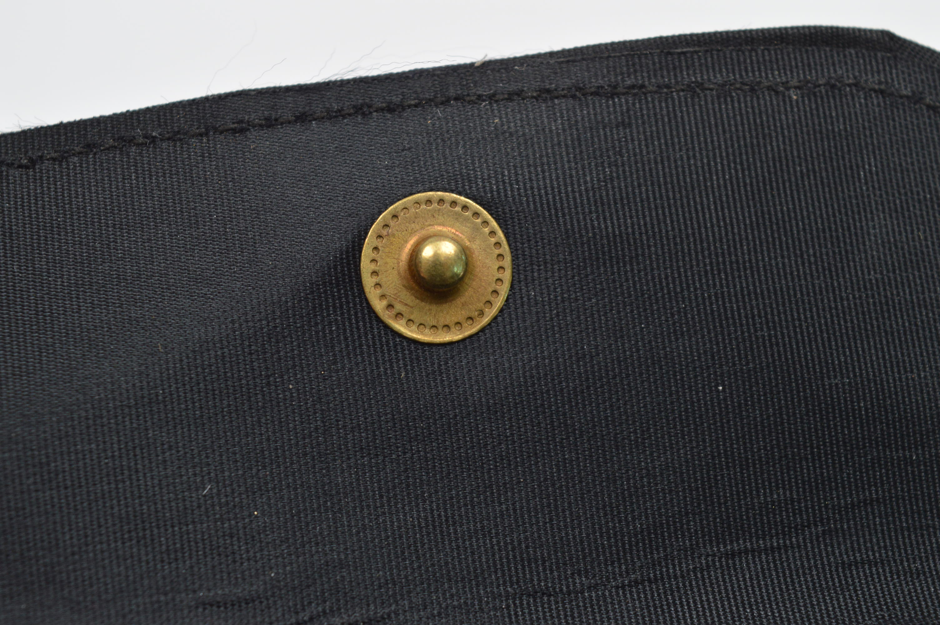 Volupte Compact Case with Carrier