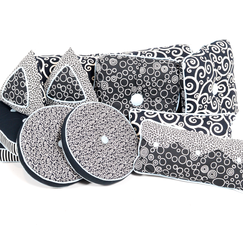 Black and White Throw Pillow Set