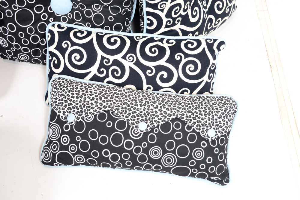 Black and White Throw Pillow Set
