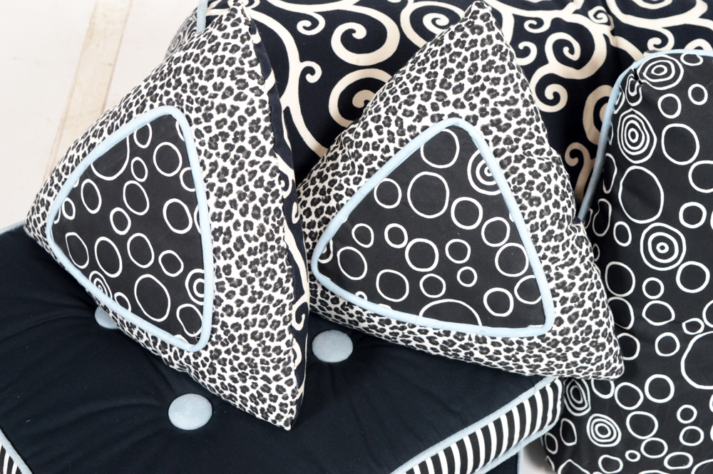 Black and White Throw Pillow Set