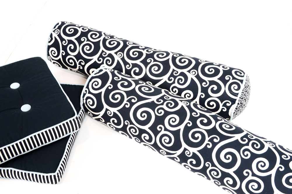 Black and White Throw Pillow Set