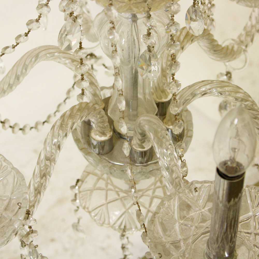 Traditional Style Glass Chandelier