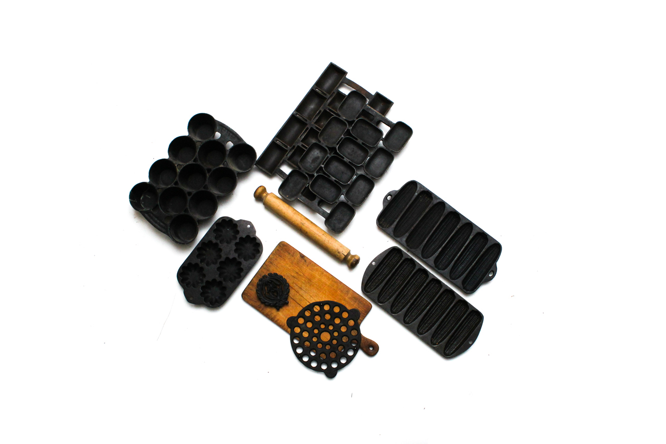 Assorted Cast Iron Baking Pans