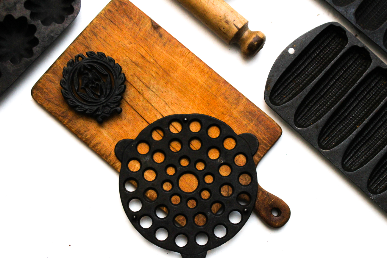 Assorted Cast Iron Baking Pans