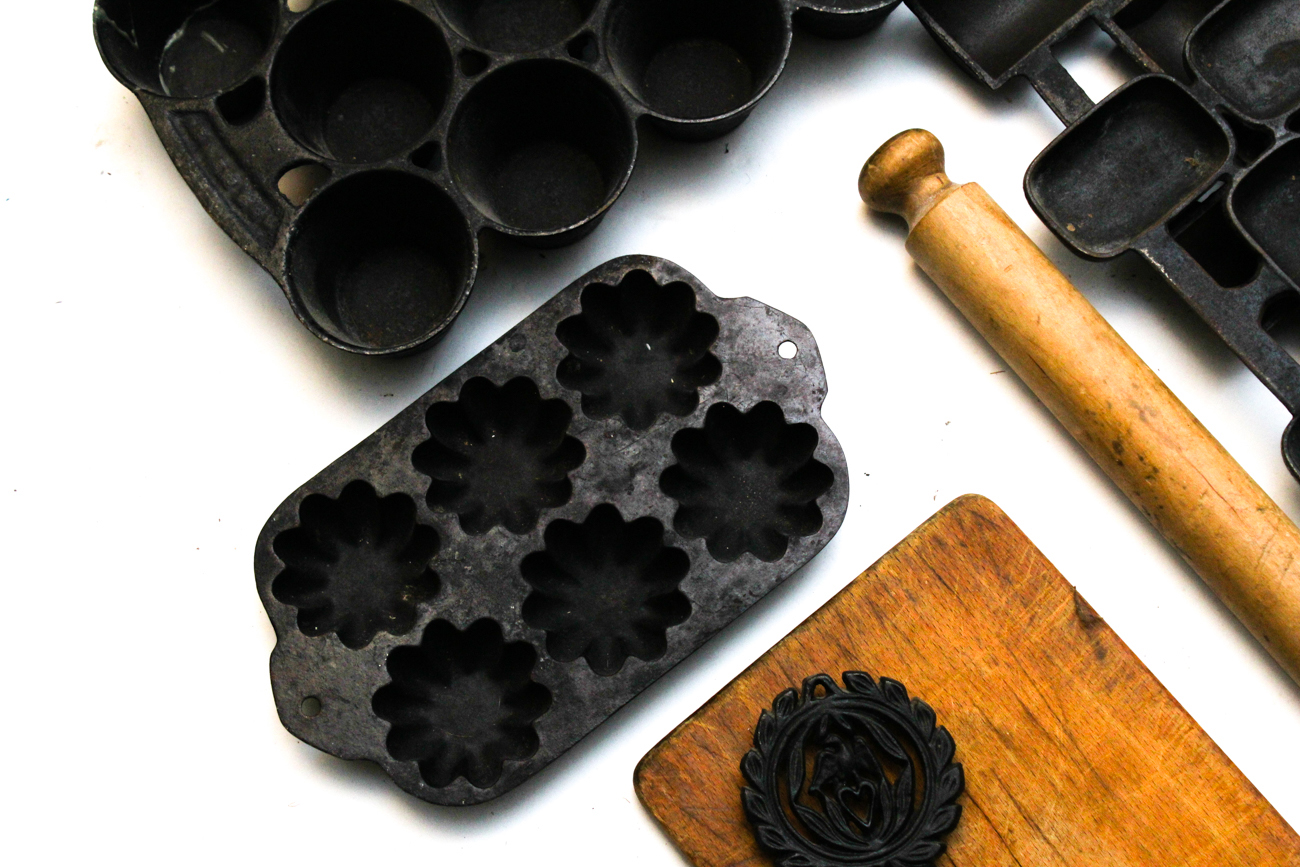 Assorted Cast Iron Baking Pans