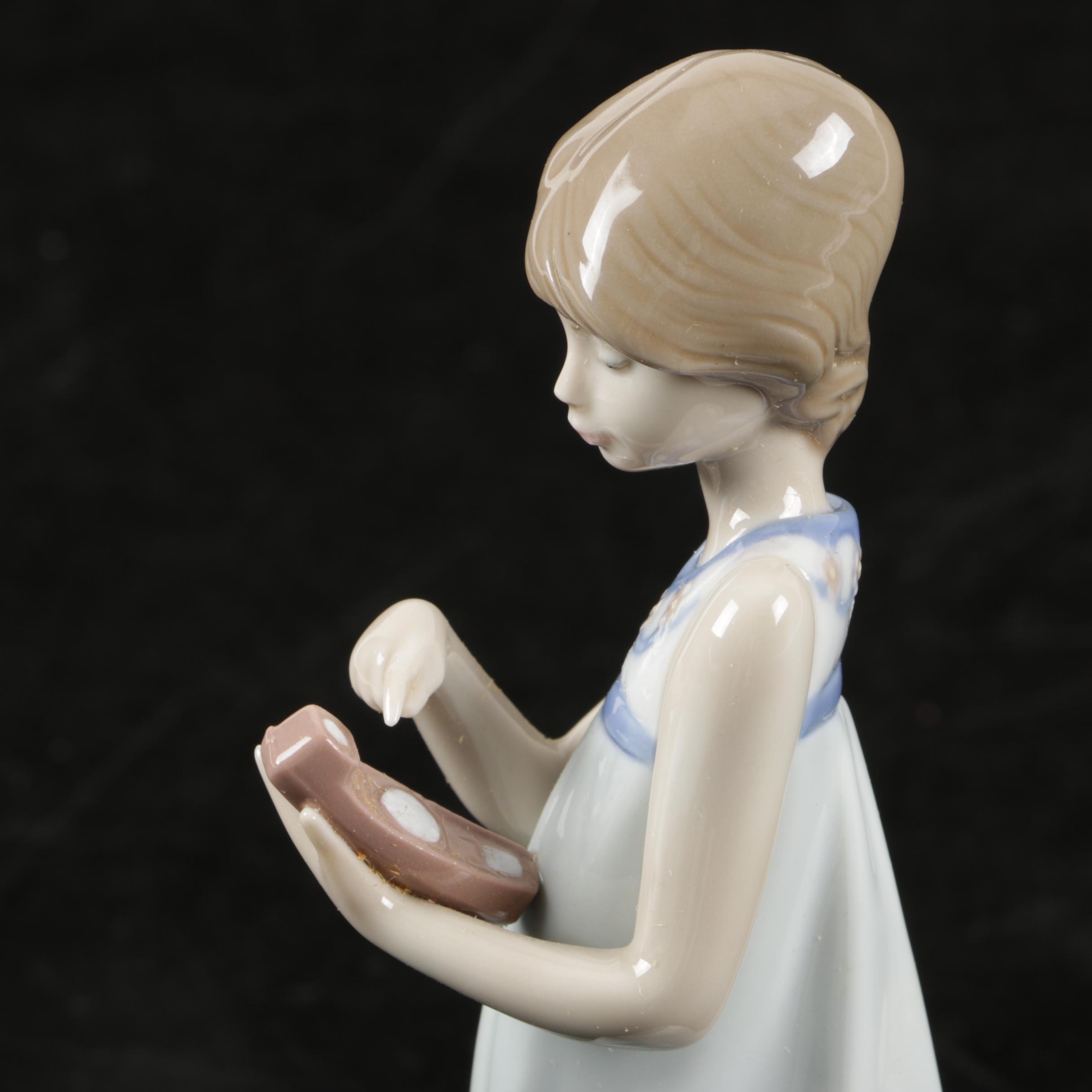 Lladró "Calling a Friend" Figurine