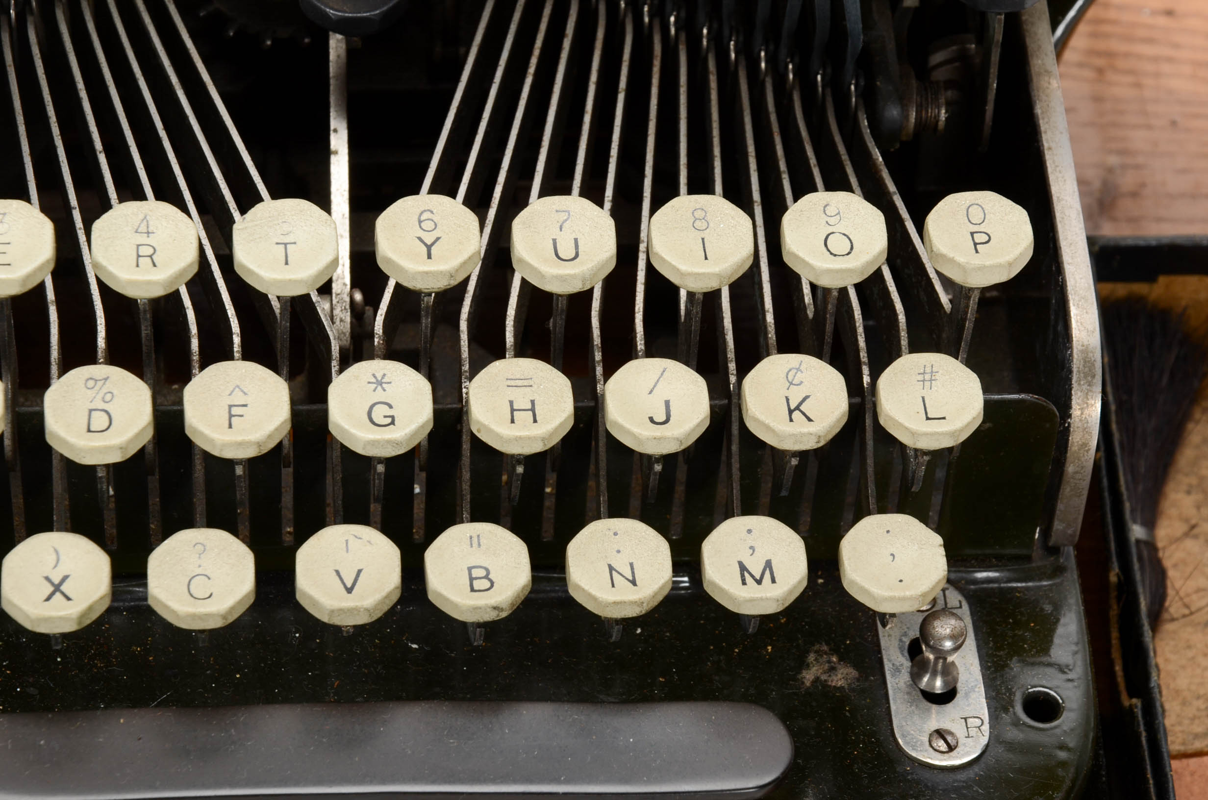 Antique "The Oliver" Typerwriter with Cover