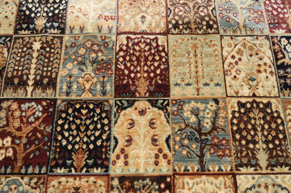 Machine Made Bakhtiari-Style Floral Area Rug