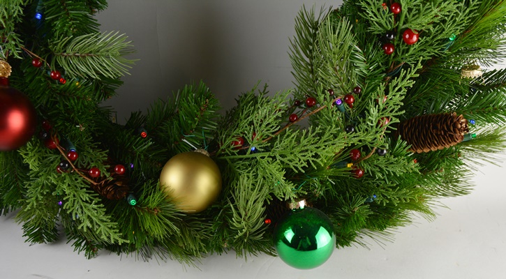 Faux Evergreen Wreath With Bulbs