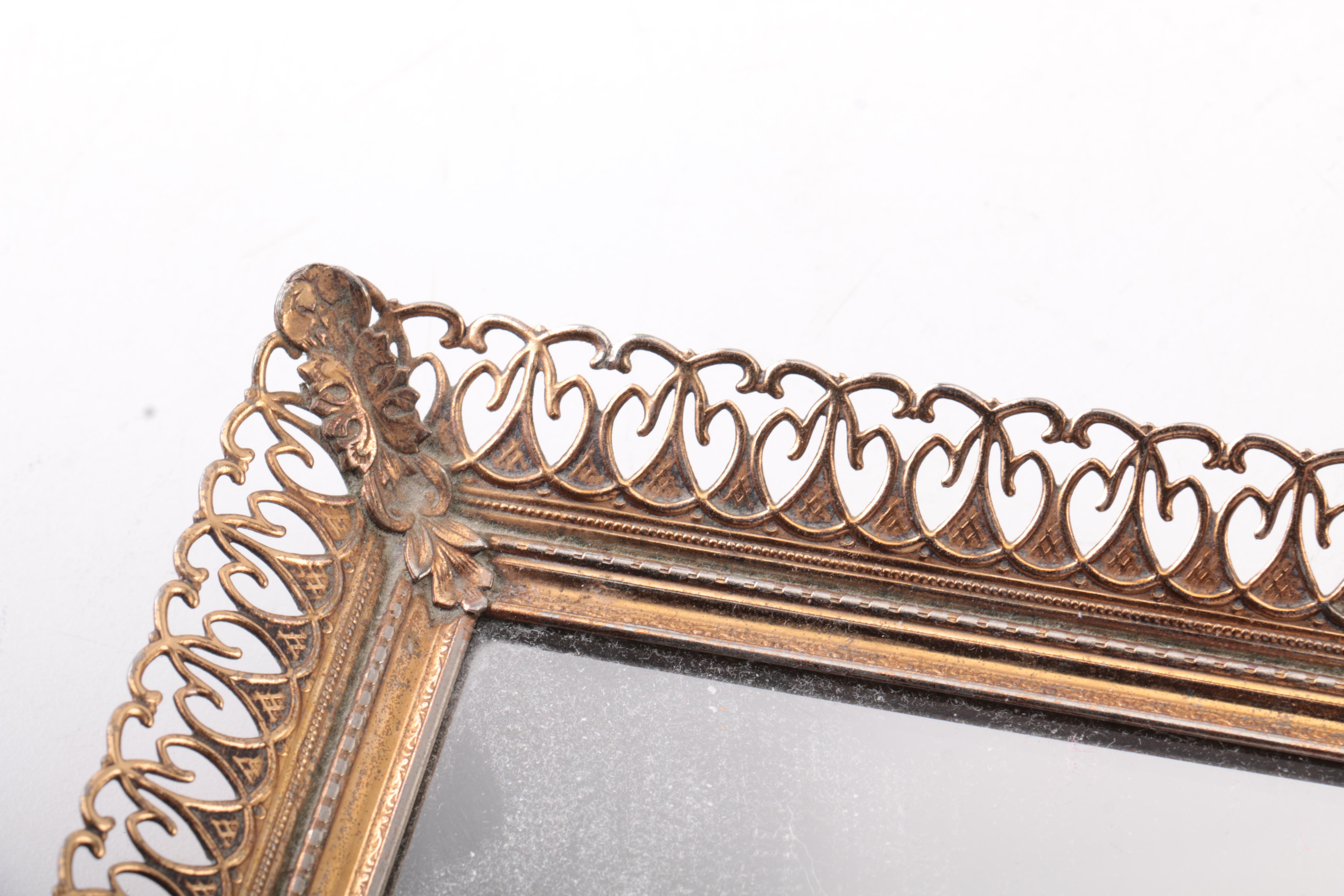 Vintage Vanity Décor Including Ardalt