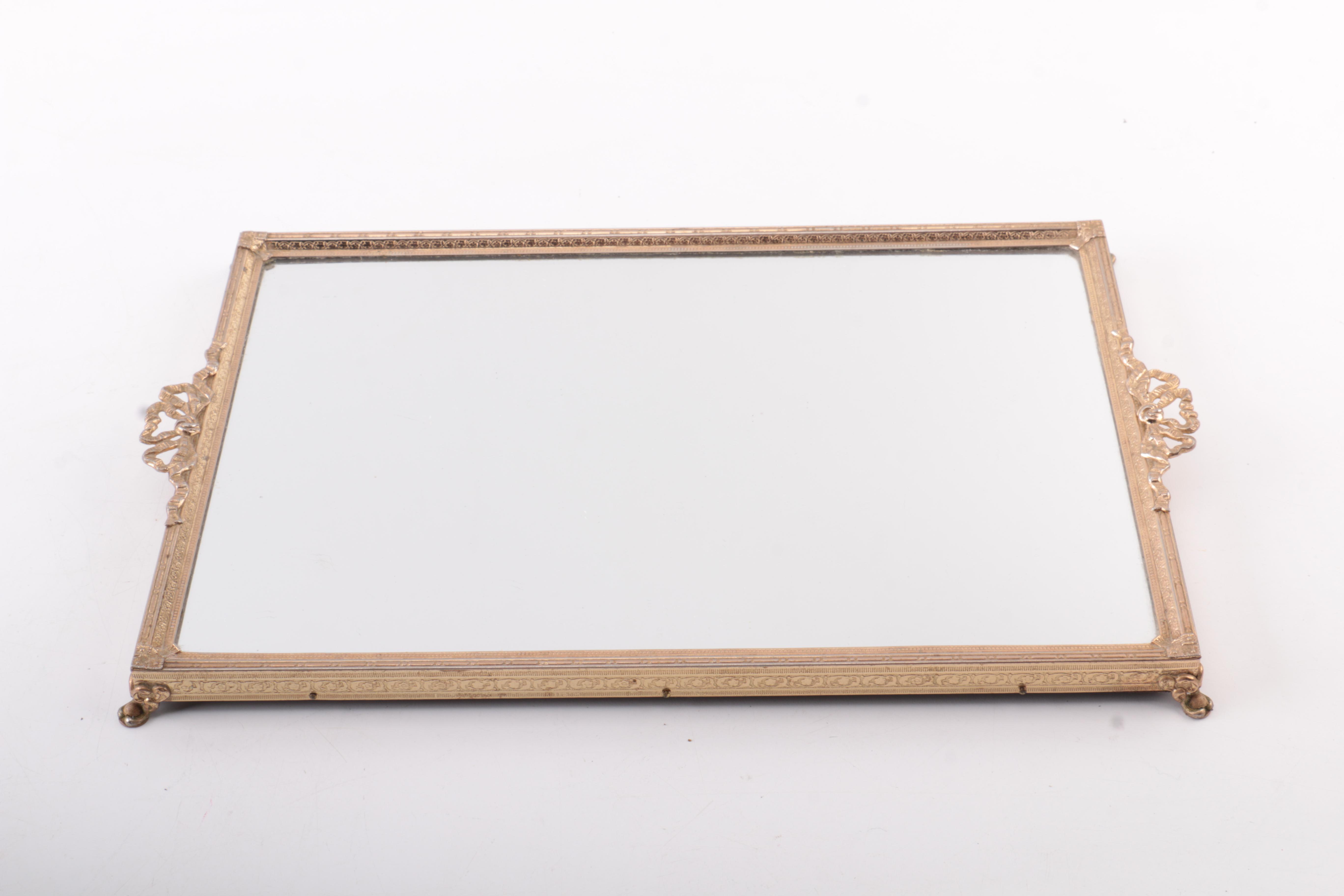 Vintage Vanity Décor Including Ardalt