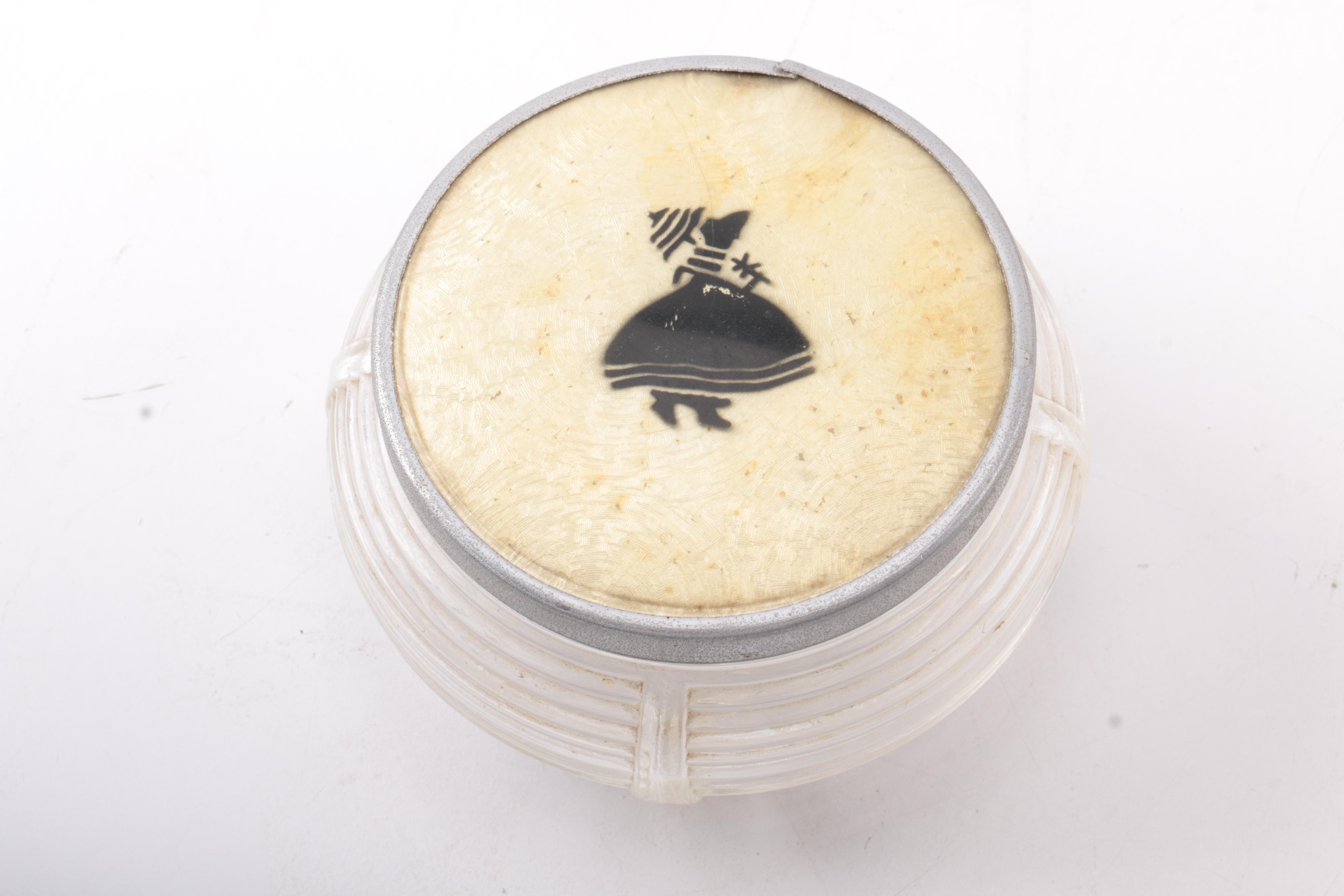 Vintage Vanity Décor Including Ardalt