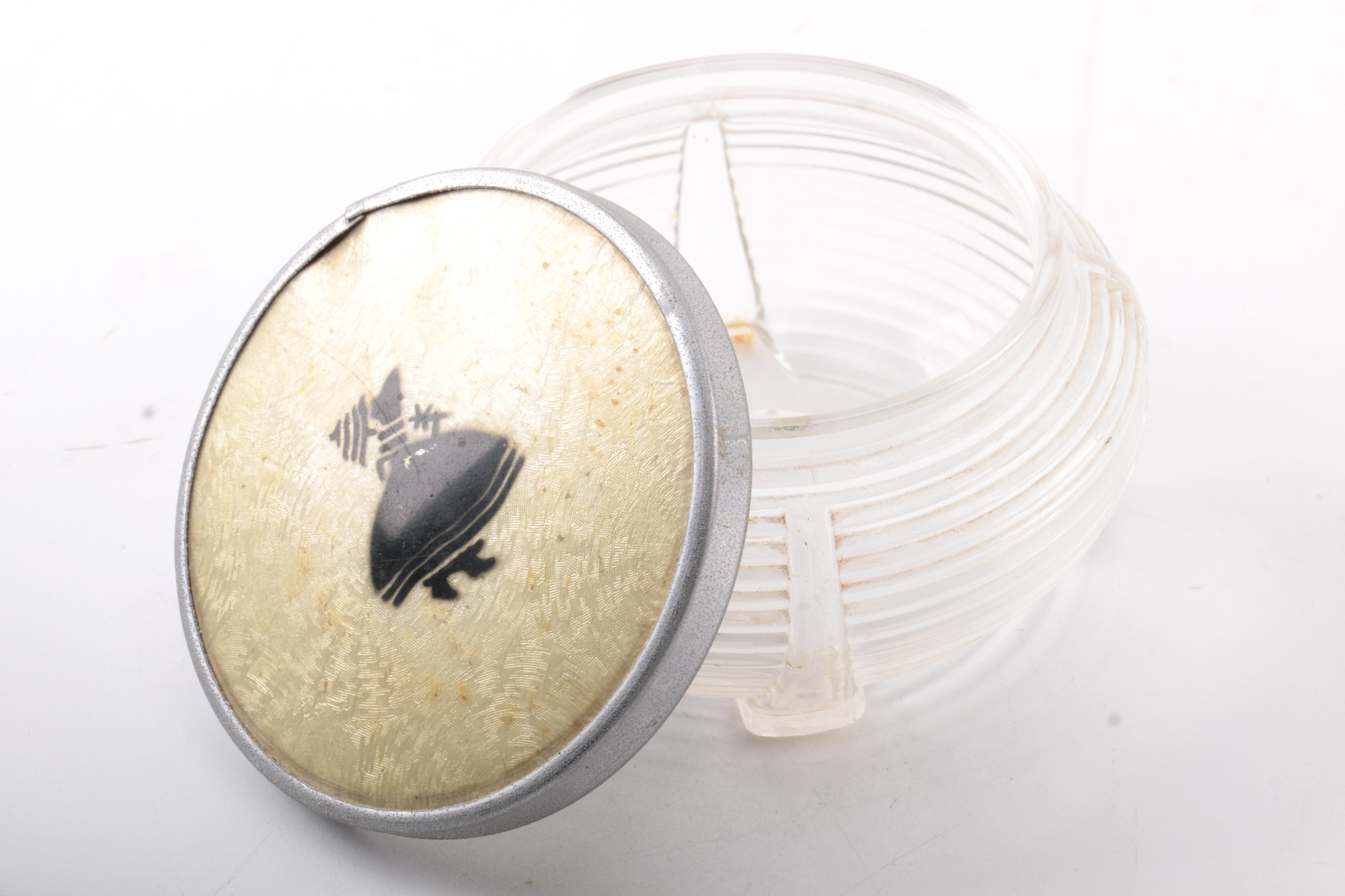 Vintage Vanity Décor Including Ardalt