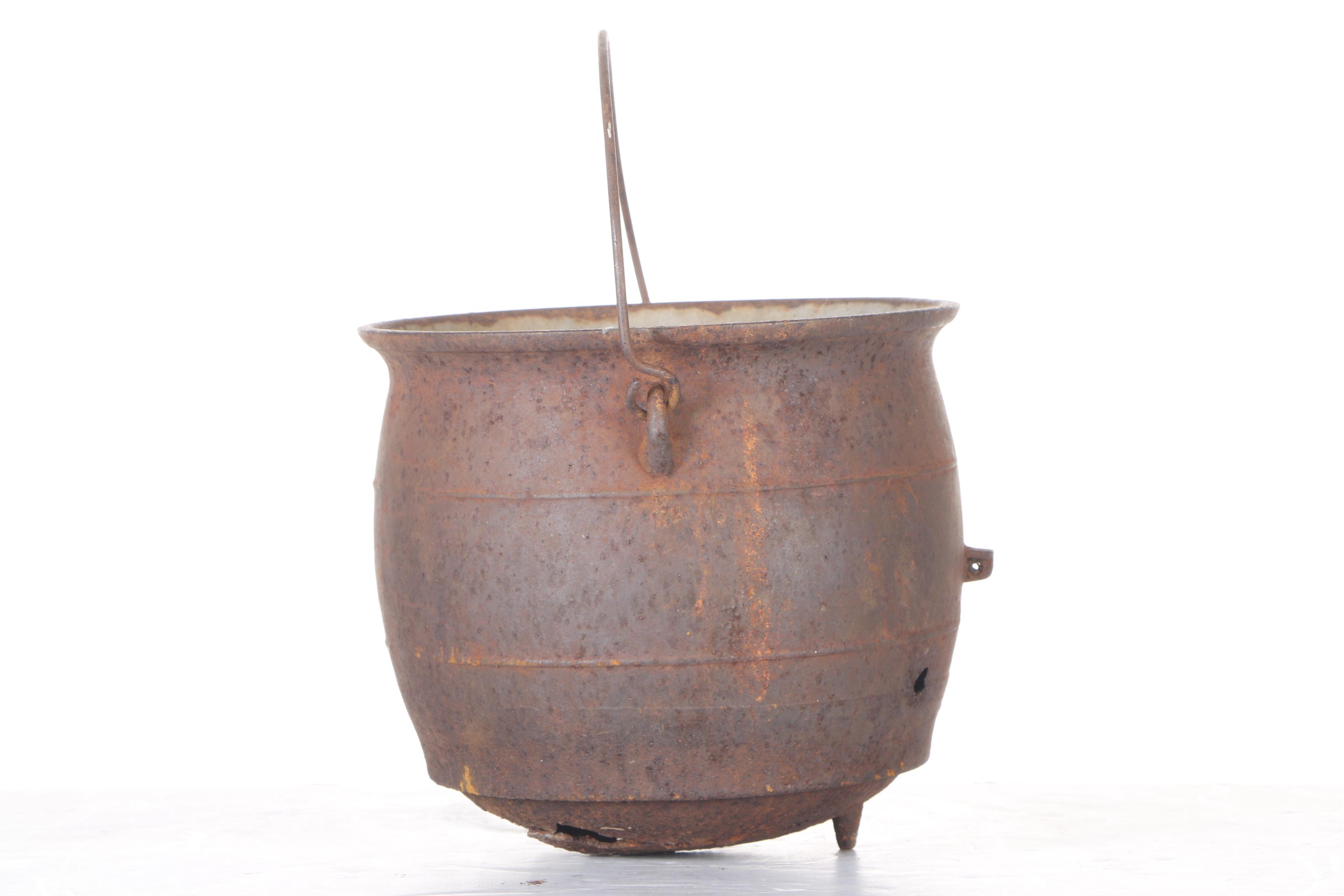 Vintage Cast Iron Cooking Pots