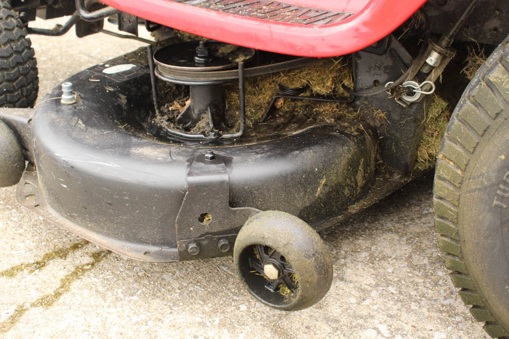 YT3000 Craftsman riding Lawn Mower and Trailer