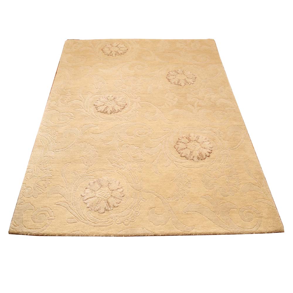 Machine Tufted and Carved Area Rug