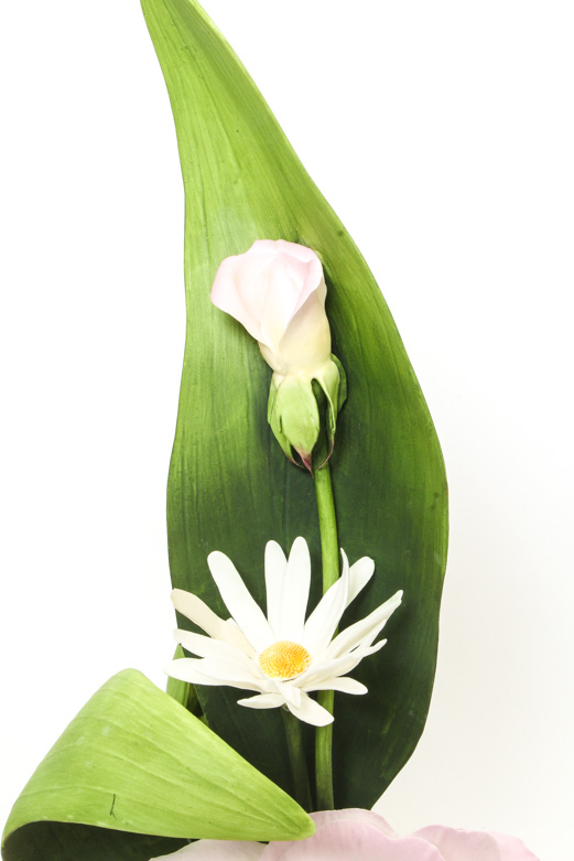 Boehm Vintage Limited Edition Porcelain Sculpture "Peach Rose with Daisies"