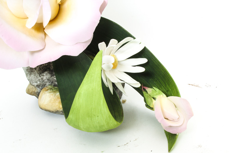 Boehm Vintage Limited Edition Porcelain Sculpture "Peach Rose with Daisies"