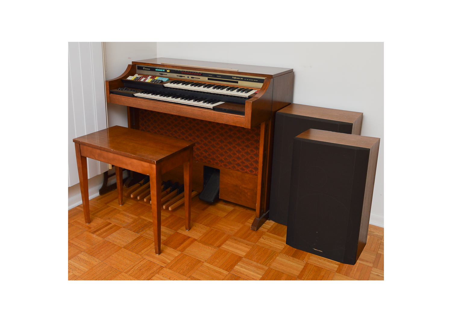 Thomas Californian 263 Electric Organ, Bench and Realistic Speakers