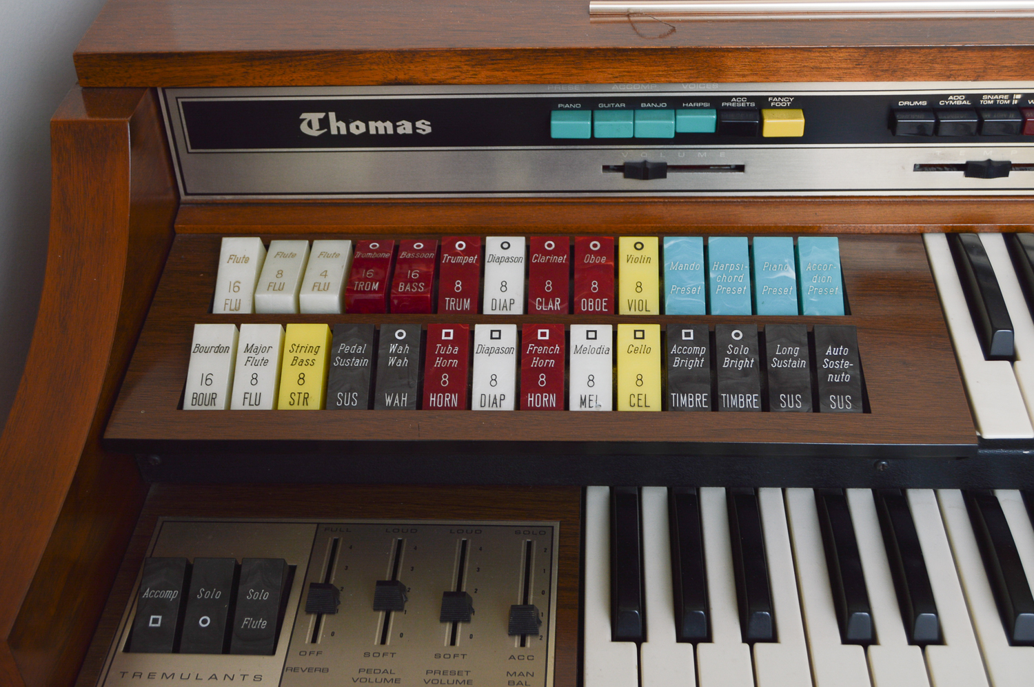 Thomas Californian 263 Electric Organ, Bench and Realistic Speakers
