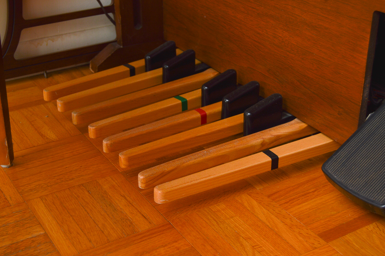 Thomas Californian 263 Electric Organ, Bench and Realistic Speakers