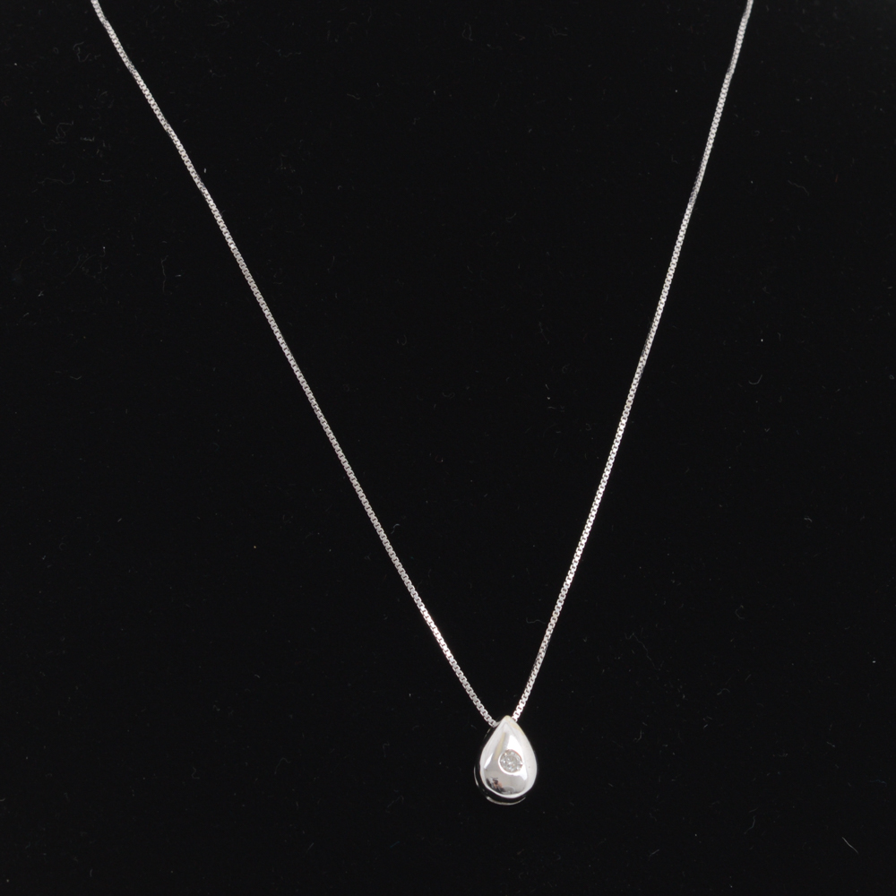 18K White Gold Diamond Pendant Necklace