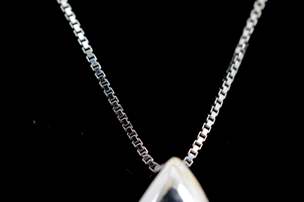 18K White Gold Diamond Pendant Necklace